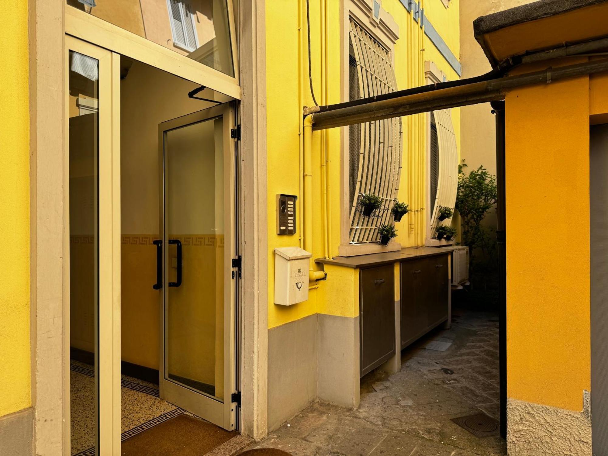 Regina Milano In Verona - Sky Tv, Wifi E Breakfast Box Apartamento Exterior foto