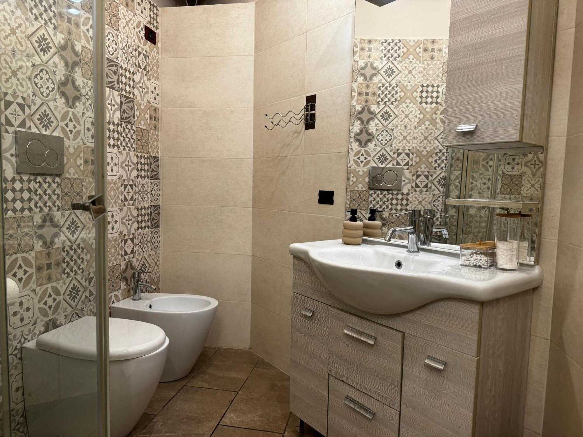 Regina Milano In Verona - Sky Tv, Wifi E Breakfast Box Apartamento Exterior foto