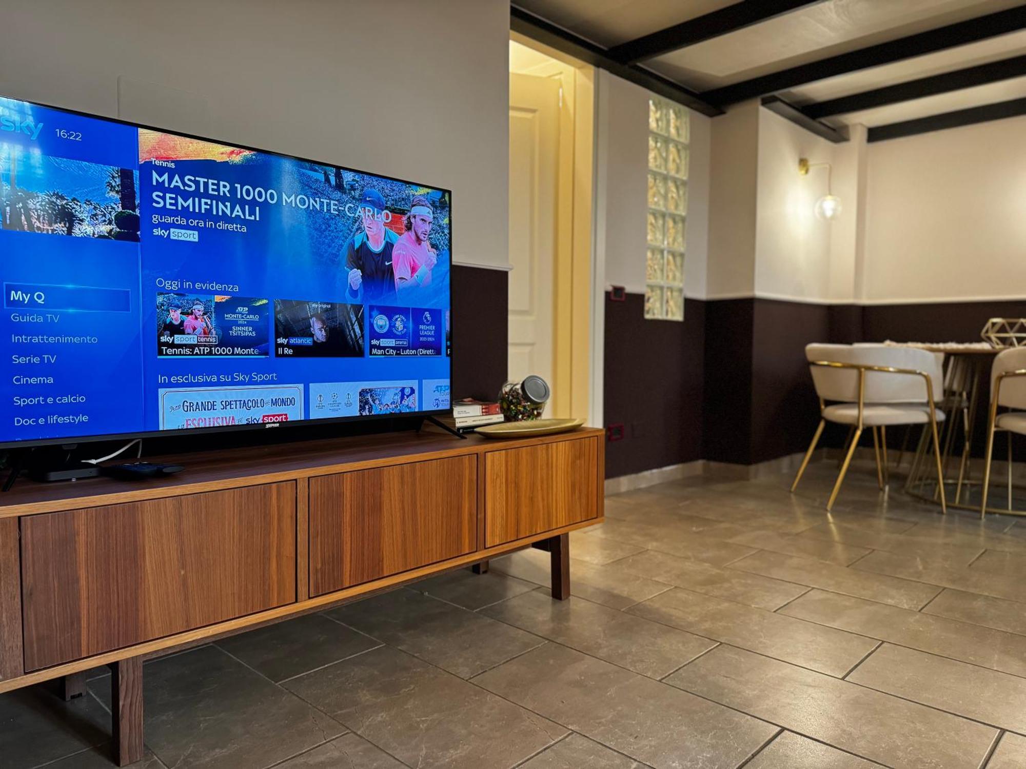 Regina Milano In Verona - Sky Tv, Wifi E Breakfast Box Apartamento Exterior foto